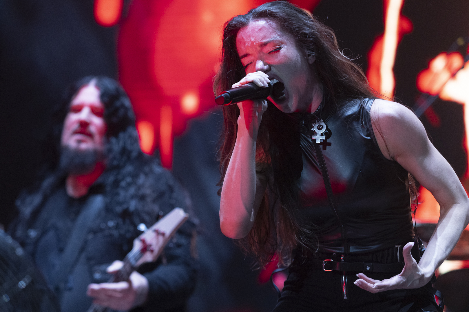 Arch Enemy inaugura a era Hart com show consistente e sem medo no Bangers Open Air em São Paulo