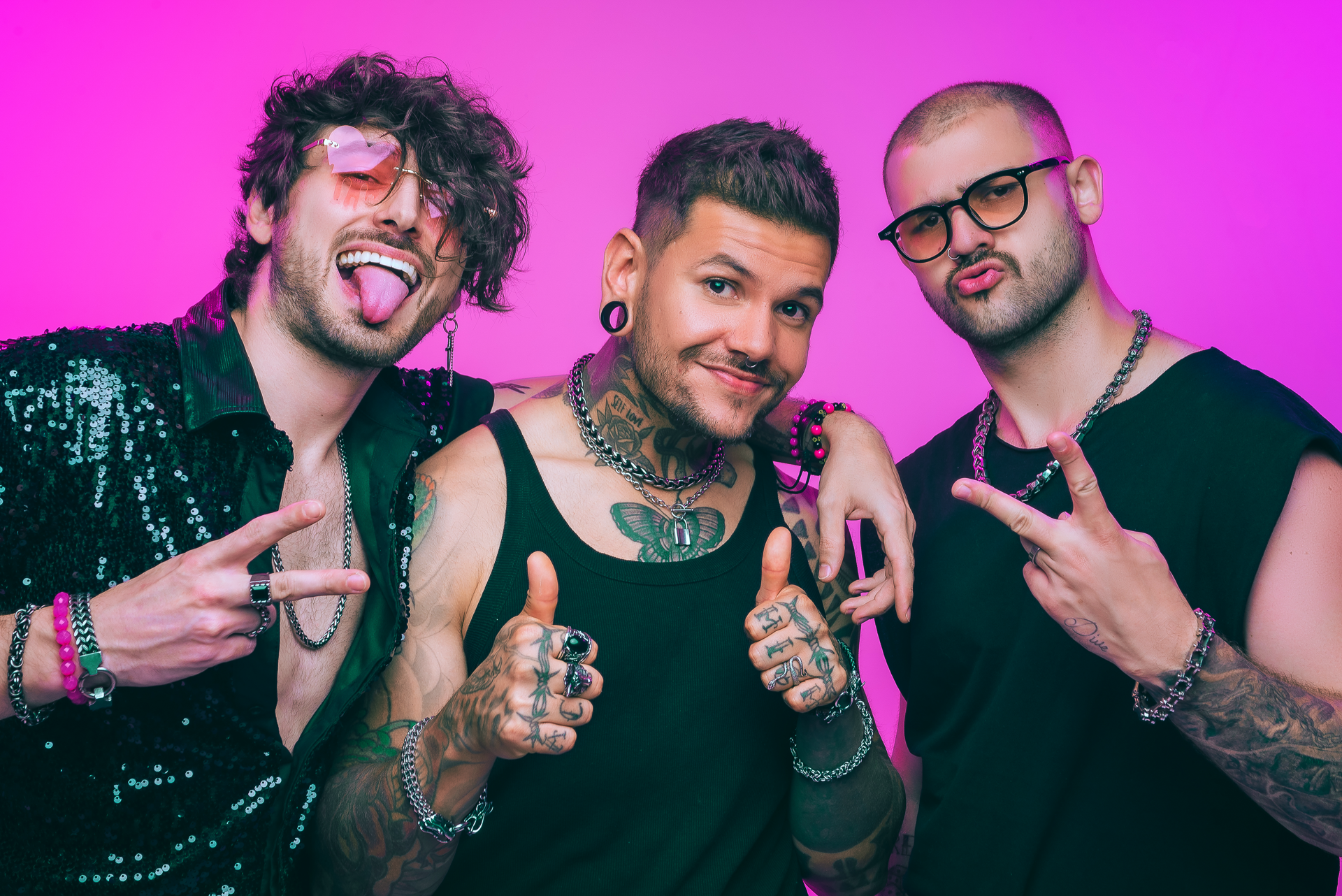 Electric Mob antecipa edição deluxe de “2 Make U Cry & Dance” com “Sun Is Falling” ao vivo
