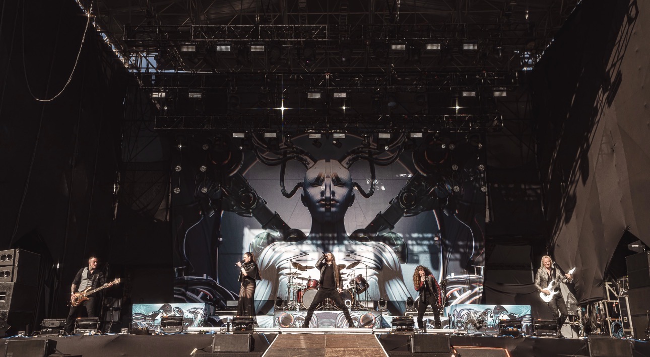 Amaranthe no Bangers Open Air: Uma aula de energia, empoderamento e metal moderno