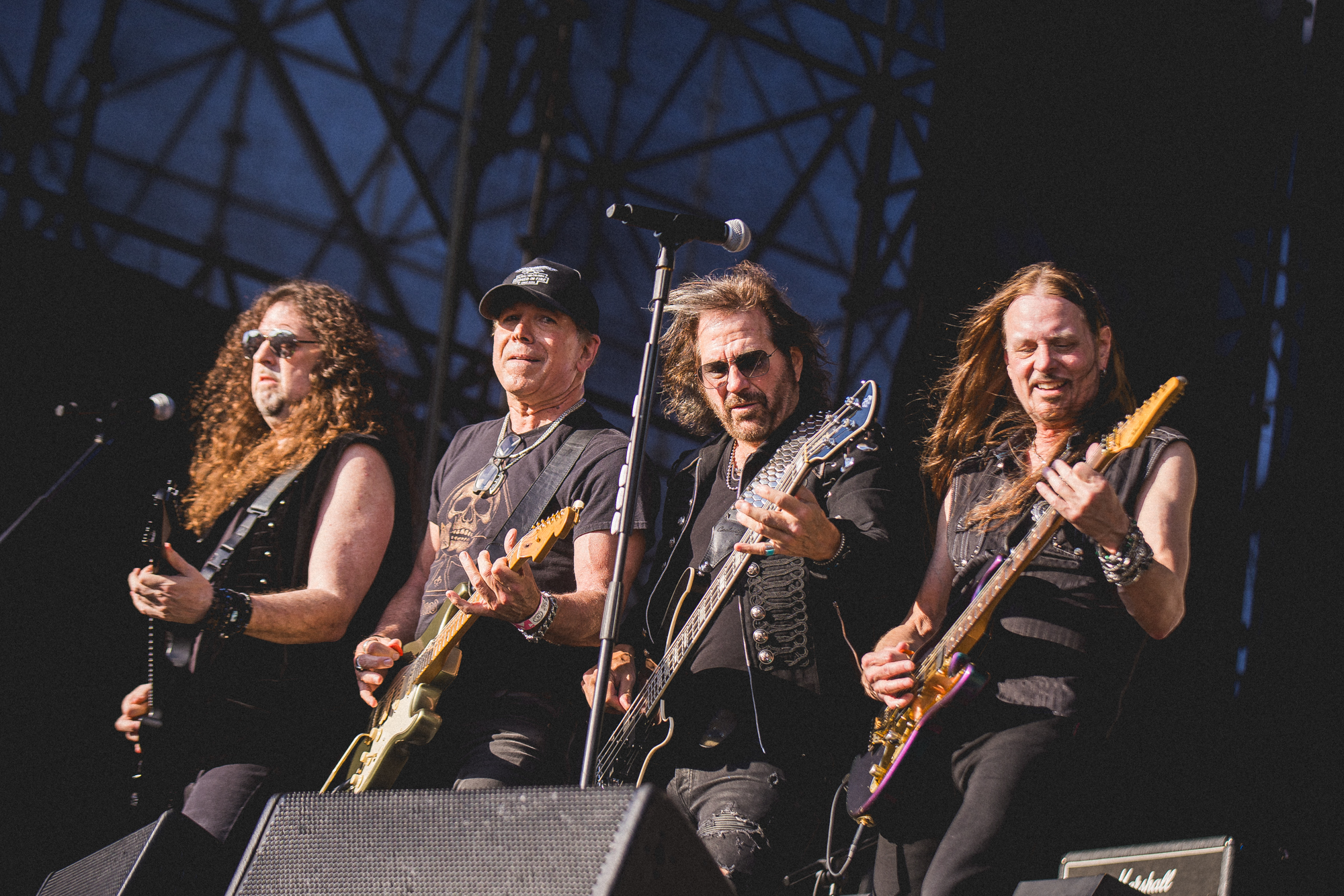 Winger equilibra técnica e nostalgia no Bangers Open Air e prova que ainda há relevância além do passado